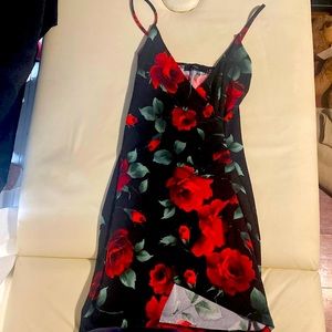 Floral dress. - black with red roses